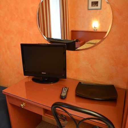 Hotel Aurora Μιλάνο Δωμάτιο φωτογραφία